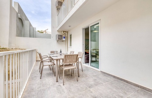 Swieqi Apartment | Cosy Apartment Steps to St George's Bay
