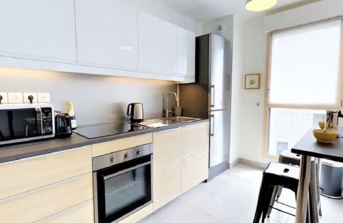 Yves Farge - Le Fleuve Apartment | Cosy Appartement Avec Terrasse et Garage