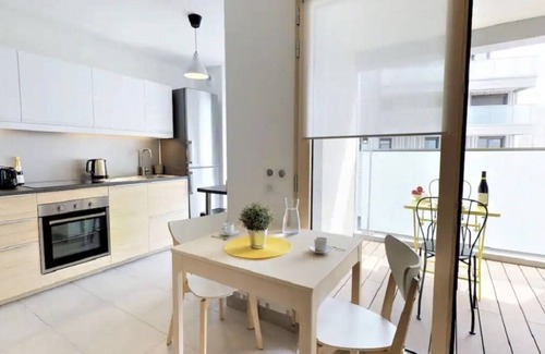 Yves Farge - Le Fleuve Apartment | Cosy Appartement Avec Terrasse et Garage
