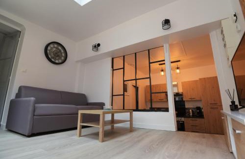 Auxerre Apartment | Cosy appartement Hyper centre ville avec cour + Patio