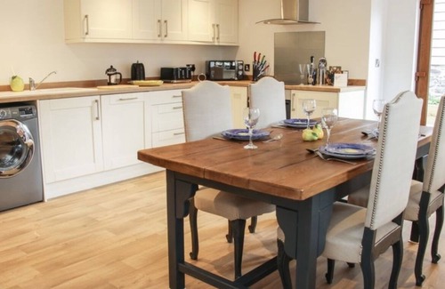 Montgomery House | Cosy Barn Conversion in Rural Mid-Wales. Pet-friendly, with hot-tub!