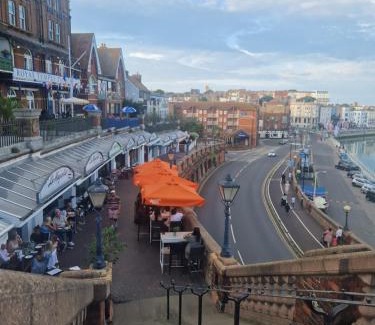Ramsgate Apartment | Cosy Beach Apartment Retreat, Central Ramsgate - Atria
