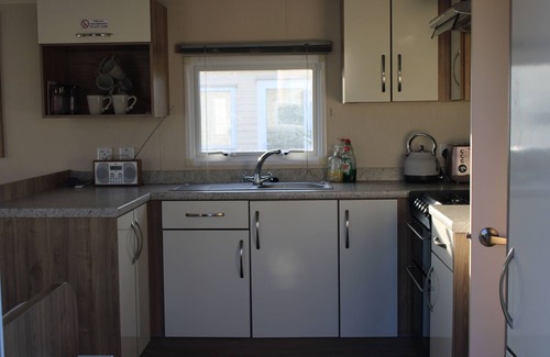 Layer Marney House | Cosy beachfront getaway in West Mersea- fishing, golf & swimming pool onsite