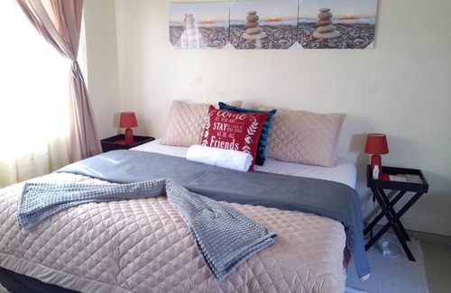 Emalahleni House | Cosy Beds Web