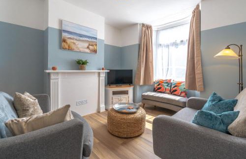 Margate House | Cosy Blue Shells Cottage - 2bedrooms - Garden - 5mins beach - 1min Shell Grotto