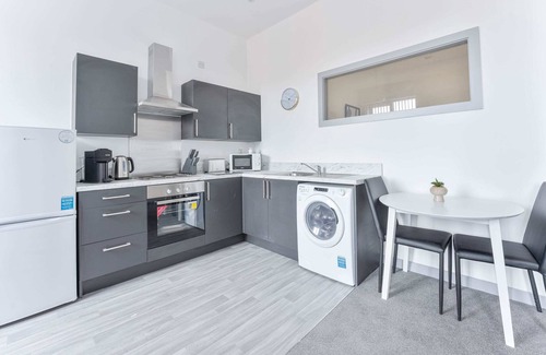 Brierley Hill Apartment | Cosy & Bright 1 Bedroom Budget Apartment in Dudley