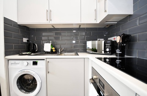 Eastleigh Apartment | Cosy & Bright 1 Bedroom Apartment in Bradford