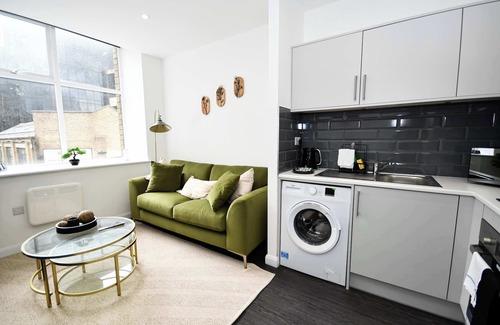 Eastleigh Apartment | Cosy & Bright 1 Bedroom Apartment in Bradford