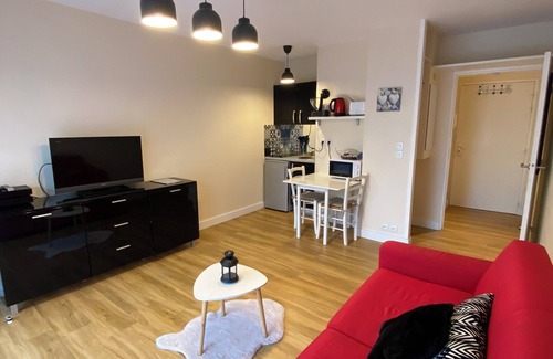 Aytre Apartment | Cosy, bright studio 5 minutes from the beach