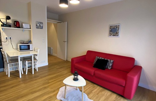 Aytre Apartment | Cosy, bright studio 5 minutes from the beach