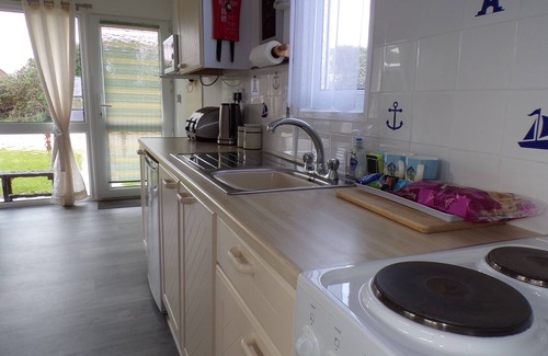 Heacham Ski Chalet | Cosy Cabin, 5 Minute Walk to Beach, Coastal Chalet, Free Parking