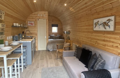 Saundersfoot Cabin | Cosy cabin near Tenby & Saundersfoot, great for a romantic break or to escape