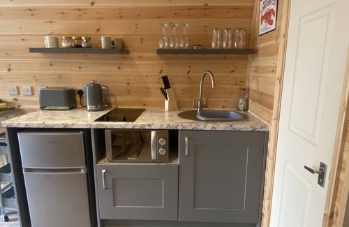 Saundersfoot Cabin | Cosy cabin near Tenby & Saundersfoot, great for a romantic break or to escape