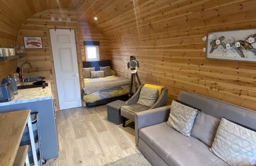 Saundersfoot Cabin | Cosy cabin near Tenby & Saundersfoot, great for a romantic break or to escape