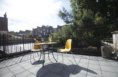 Camden Town with Primrose Hill Apartment | COSY CAMDEN 2 BEDROOM APARTMENT WITH TERRACE