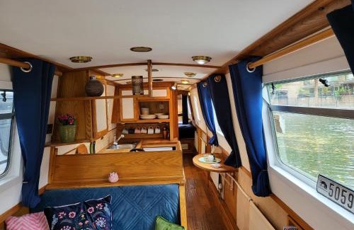 Westbourne Green Boat Rental | Cosy Canal Boat in Little Venice for Family & Friends