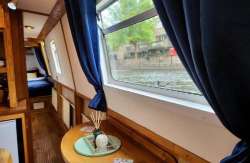 Westbourne Green Boat Rental | Cosy Canal Boat in Little Venice for Family & Friends