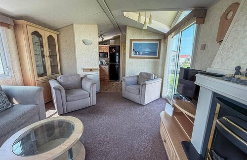 Winestead House | Cosy caravan at Sand le Mere Holiday Park in Yorkshire ref 71004G