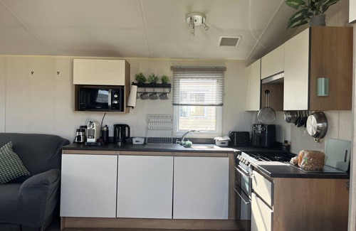 Minster on Sea House | Cosy Caravan in a quiet corner of the site - with a beautiful sea view!