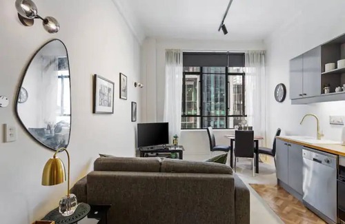 Auckland Central Business District House | Cosy Central Apartment - Charming Building