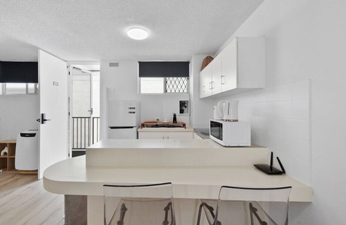 Surfers Paradise Apartment | Cosy Central Beachfront Apt Free Park Netflix
