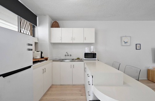 Surfers Paradise Apartment | Cosy Central Beachfront Apt Free Park Netflix