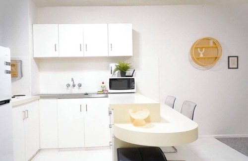 Surfers Paradise Apartment | Cosy Central Beachfront Apt Free Park Netflix