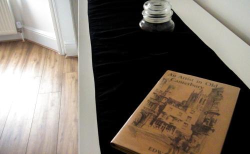 Canterbury Apartment | Cosy Central Canterbury - Modern Victorian