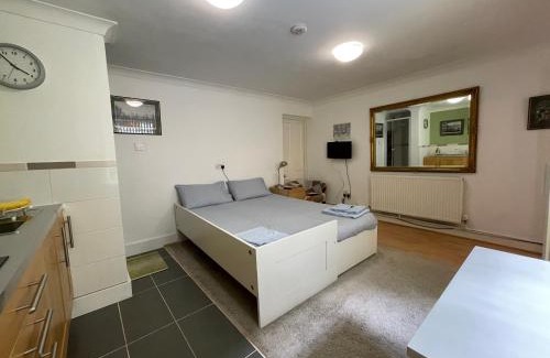 St. Pancras Apartment | Cosy central London apartment 008