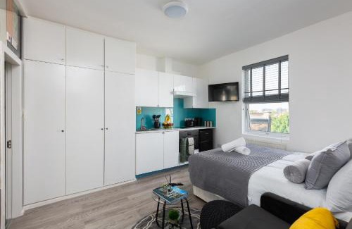 Harrow Road Apartment | Cosy Central Studio Apartment Zone 2 (4)