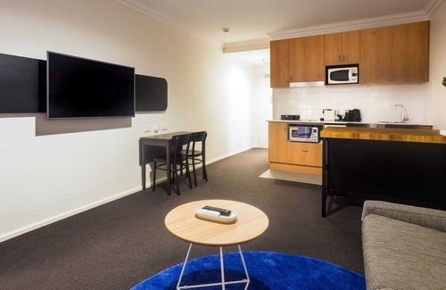 Perth Central Business District Apartment | Cosy & Central Studio APT in The Heart of Perth