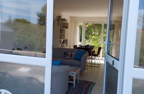 Pembroke Ski Chalet | Cosy chalet located 6 min walk from the beach!