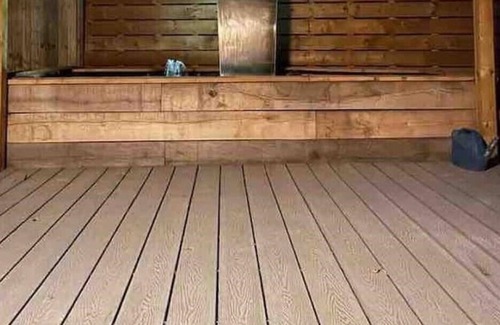Stroud Cabin | Cosy chalet with sauna and hot tub