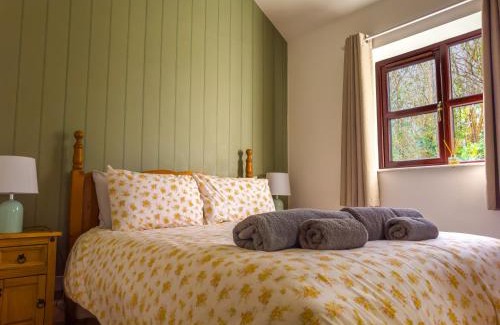 Kewstoke House | Cosy & Characterful, Seaside Cottage, Dog Friendly