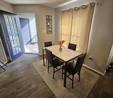 Matthews Apartment | Cosy Charlotte/Matthews Apartment