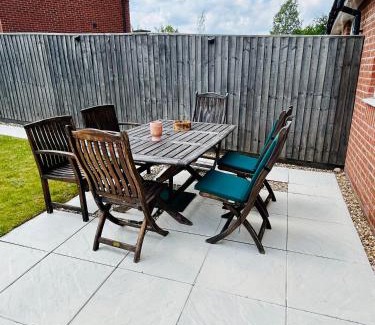 Loughborough Apartment | Cosy & Chic in great location near Loughborough Uni & East Midlands Airport