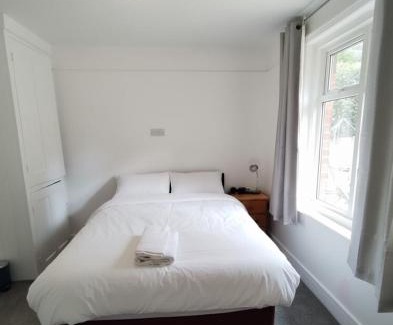 Lychpit House | Cosy Chineham House