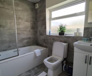 Lychpit House | Cosy Chineham House