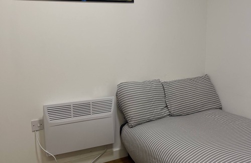 Canterbury Apartment | Cosy City Centre Flat