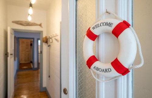 Kiama House | Cosy coastal cottage- Allwood Harbour