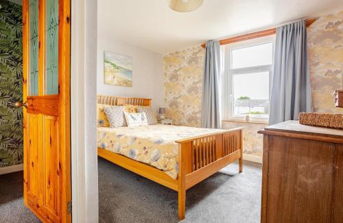 Haverigg House | Cosy, coastal cottage- Beach, Pub and shop nearby