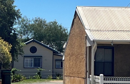 Echuca Cottage | Cosy comfortable great location nEchuca cbd : The Watchmakers cottage.