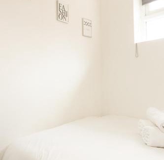 Swinton Apartment | Cosy & Compact Apartment in Swinton