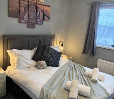 Southampton House | Cosy Corner - 2 beds, free parking, next to Southampton General Hospital