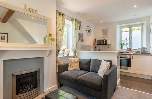 Baslow House | Cosy Corner - One Bedroom House, Sleeps 2