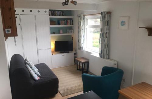 Newquay Apartment | Cosy Cornish cottage with rural views