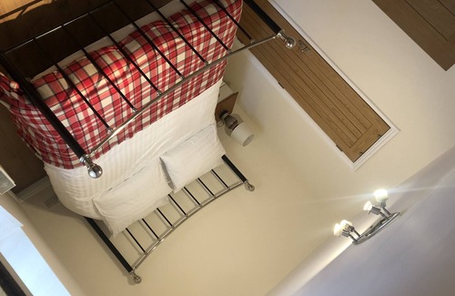 Marshfield House | Cosy Cotswold Cottage