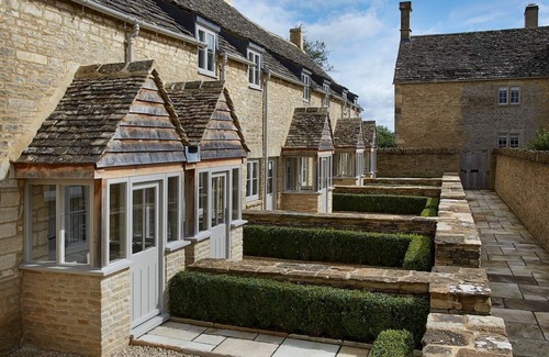 Southrop House | Cosy Cotswolds Retreat - Boutique Interiors