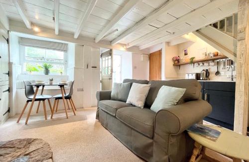 Marazion House | Cosy Cottage Central Marazion with Parking