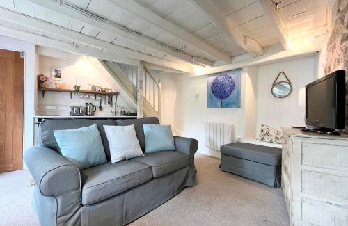 Marazion House | Cosy Cottage Central Marazion with Parking
